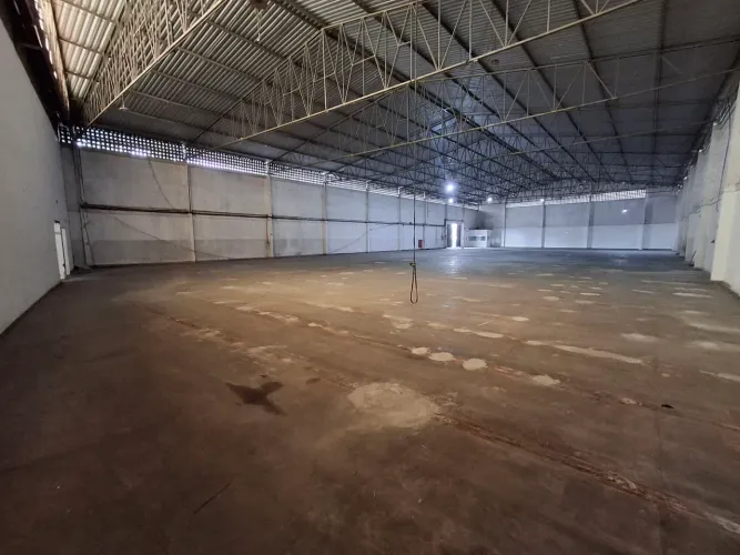 Galpão/Armazém 3.500m² c/ Docas I Guarita I Escritório I Pátio p/ Carretas no Planalto