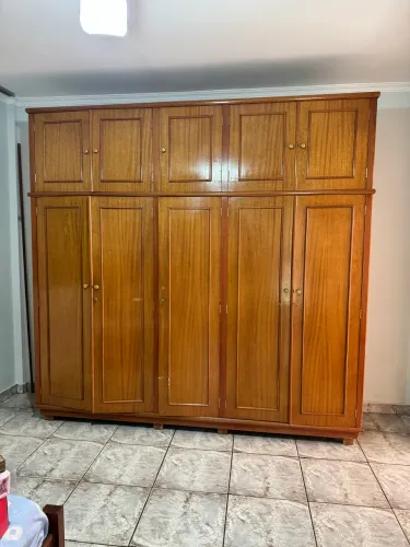 Guarda-roupa de cerejeira antigo