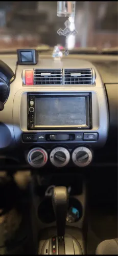 Central Multimídia com moldura (Honda Fit 2008)