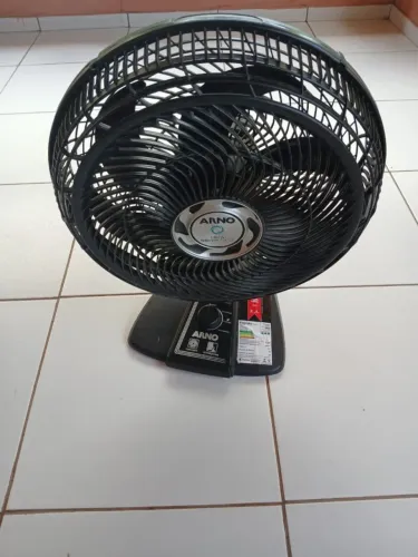 Ventilador usado, 40 cm, cor preta, marca Arno, pouco usado, em bom estado.