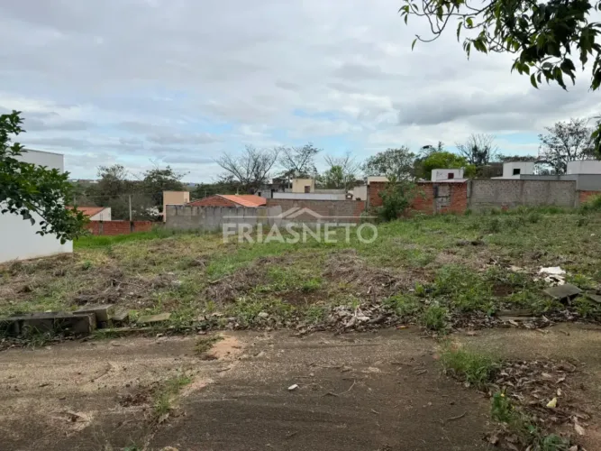 Terreno á venda no Residencial Bertolucci em Piracicaba