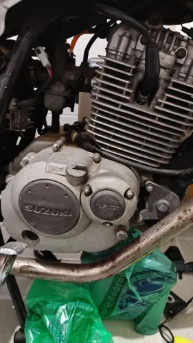 Motor de Suzuki yes 125 completo sem nada pra fazer...vendo ou troco!