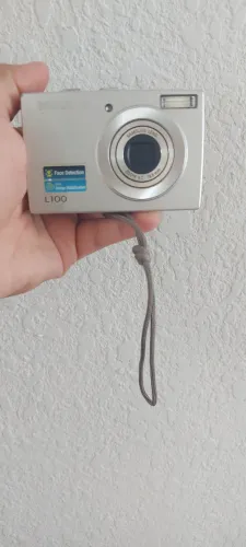 Máquina fotográfica sansung L100