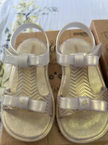 Sandália infantil menina, marca Melissa, cor pérola, tamanho 22