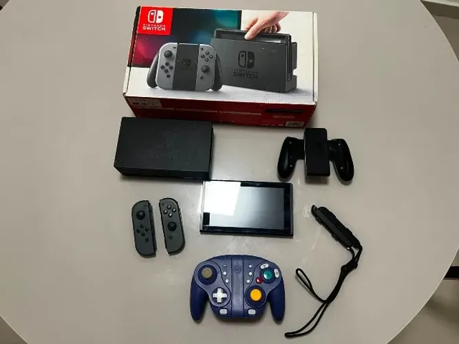 Console Nintendo Switch V1 32 GB + Cartão SD 64gb + Controle NIX Game Cube