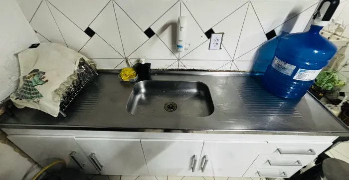 Gabinete com pia em alumínio 2 metros