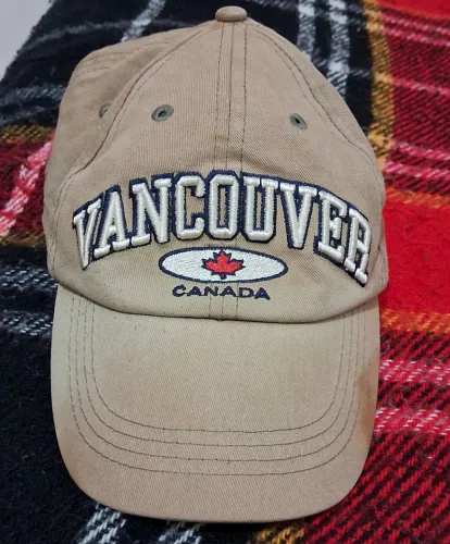 Boné Canadense