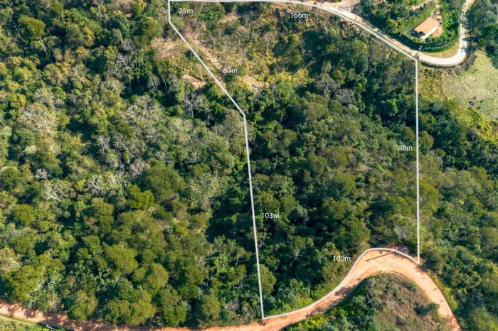 Lote em condomínio no Cuiabá, Petrópolis.