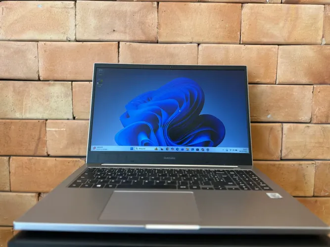 Notebook Samsung Book i5 10ª Gen - 8GB RAM - SSD 240GB - Tela Full HD