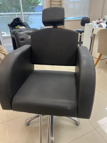 Cadeira de cabeleireiro com encosto de cabeça 