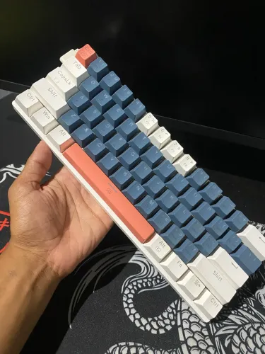 teclado mecânico seminovo (menos de 1 mês de uso)