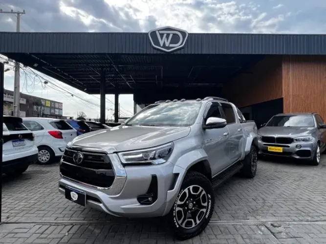 Toyota Hilux CD SRX Plus 4X4 2.8 TDI Die. Aut. 2024
