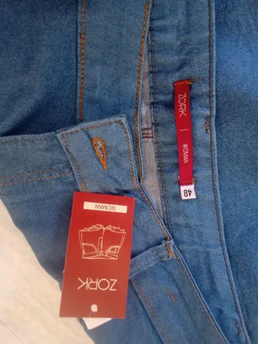 Vendo short novo jeans claro , número 48! Sou do bairro de Realengo.
