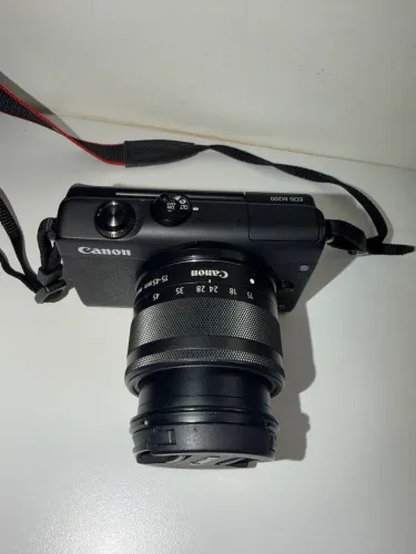 Canon EOS M200