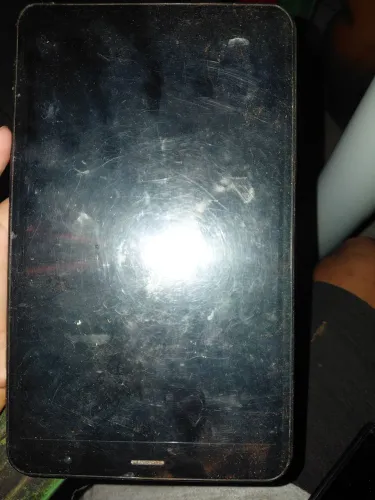 Tablet com a tela quebrada pra conserto