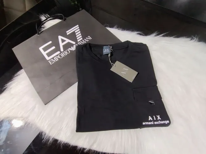 Camiseta Armani tamanho M foto real