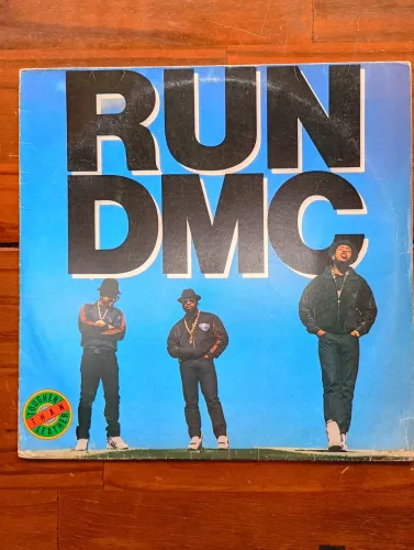 LP Disco de Vinil Run DMC - Tougher Than Leather nacional em excelente estado Rap Hip Hop