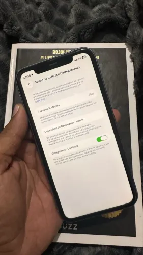 iPhone 11 semi novo 