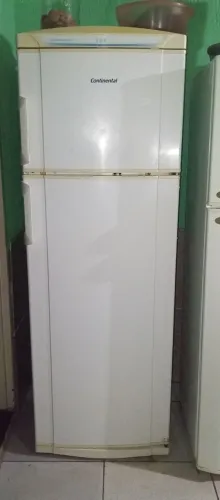 Estou vendo essa geladeira continental frost free funcionando perfeitamente
