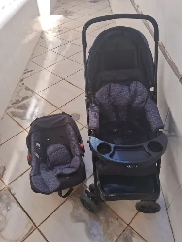 Carrinho de bebê conforto é um biniquinho