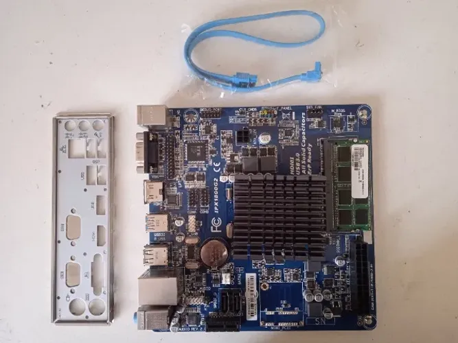 Placa Mãe PCWARE IPX1800G2, 4Gb de memória e cabo Sata! Perfeito!