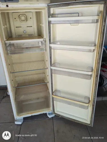 Geladeira vendo parafa