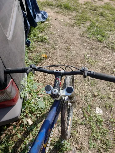 Vendo duas bicicletas uma Caloi de alumínio outra de ferro com amortecedor dois andar