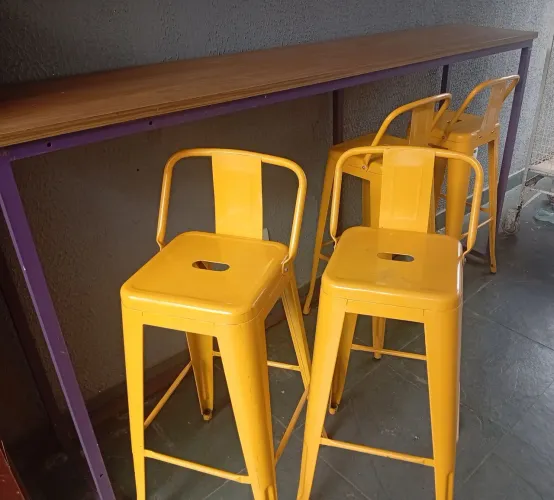 Conjunto bancada com 4 cadeiras lindíssimas