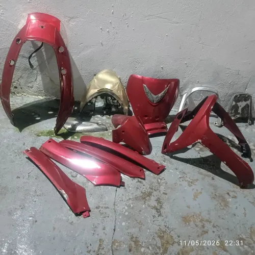 vendo carenagem da moto buguirma 125 da Suzuki 