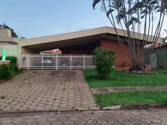 Casa à venda em Pirassununga/SP com 420m² de área construída