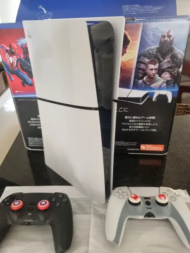 PS5 Completo com Caixa Original + 2 Controles, Excelente Estado, Funcionando Perfeitamente