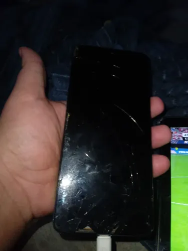 Poço x4 pro 5G com tela quebrada traseira rachada 2 anos de uso
