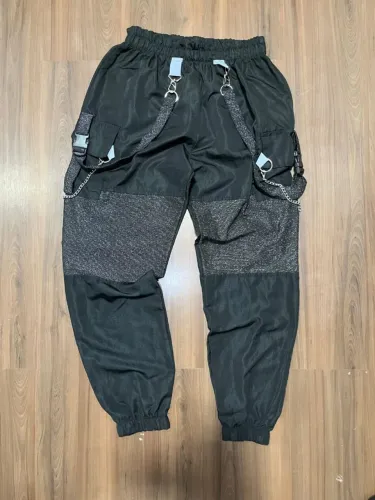 Calça jogger com correntes e brilho preta feminina M