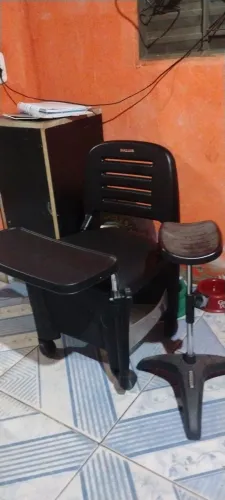 Vendo cadeira de salão profissional para manicure 