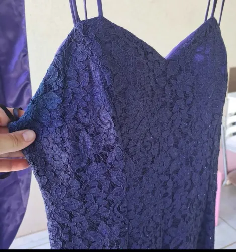 Vestido de festa azul royal.