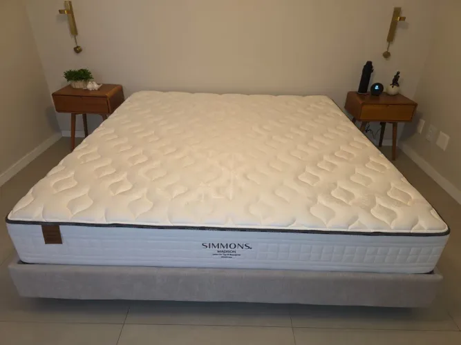 Colchão Simmons com cama King