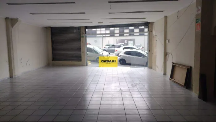 Salão Comercial para Alugar em Santo André (Jd. Santo Antônio) | 300m² | 2 Banheiros