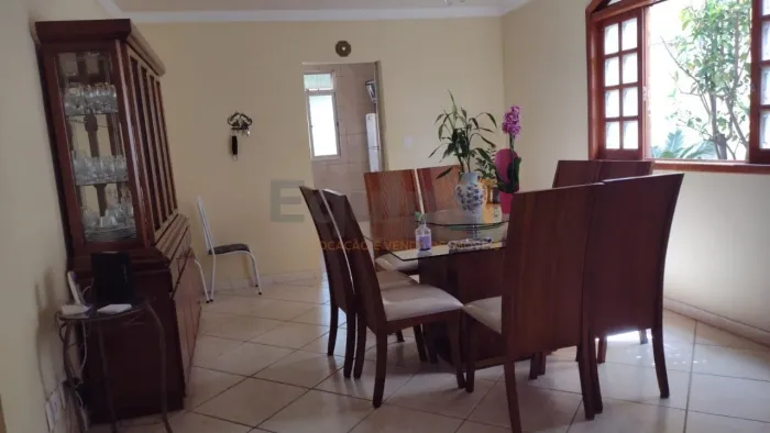 Casa com 4 Quartos e 4 banhos, 257 m² em Nova Vista, Belo Horizonte!