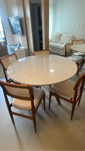 Mesa com 4 cadeiras