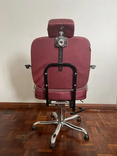 Cadeira e lavatório para salão de beleza.