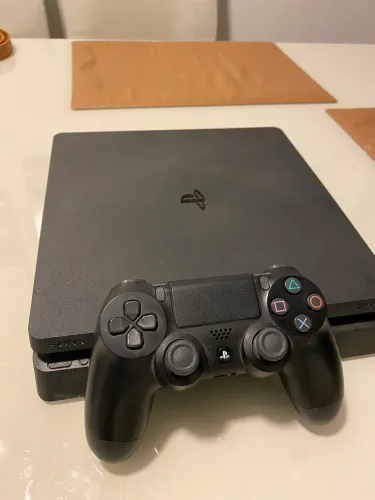Playstation 4 com controle - Perfeito estado