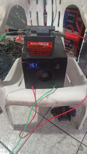 Carregador de bateria automotivo