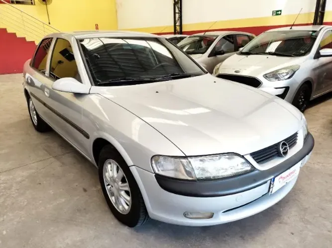 Chevrolet Vectra CD 2.2 16V / 2.0 16V Mec./aut. 1999