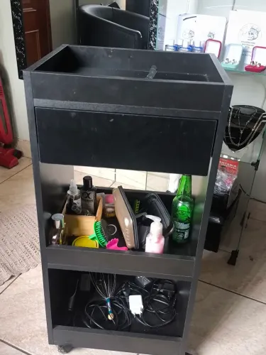 Auxiliar salão barbearia ?