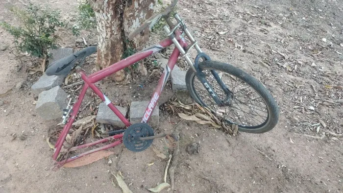 Quadro de bicicleta ciclare para restaurar.