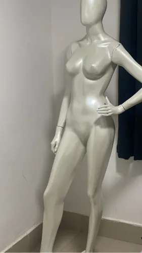 Manequim fibra branco Pérola