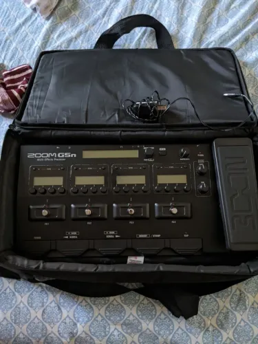 Vendo/Troco Pedaleira menor valor - Zoom G5N 