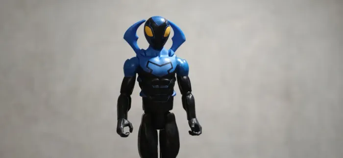 Boneco Besouro Azul 30cm