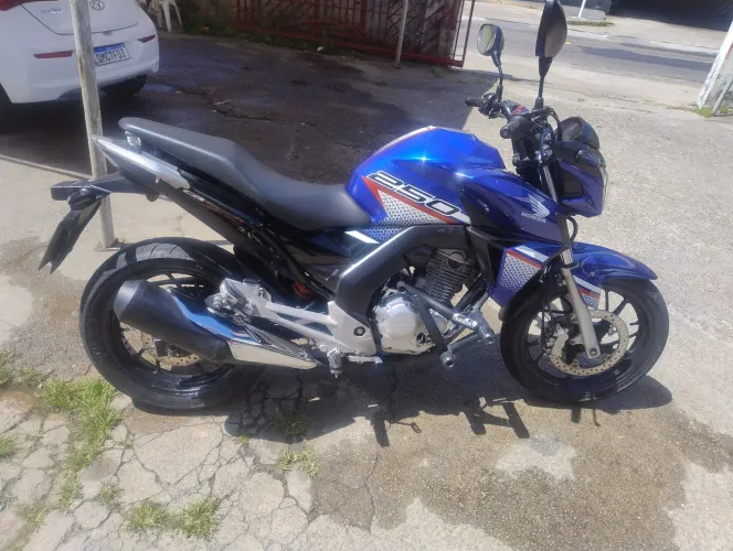 CB TWISTER 250 ANO2022