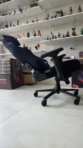 Cadeira Gamer pra pessoas de até 150kg, Reforçada, Toda em Tecido, Reclinável e com trava